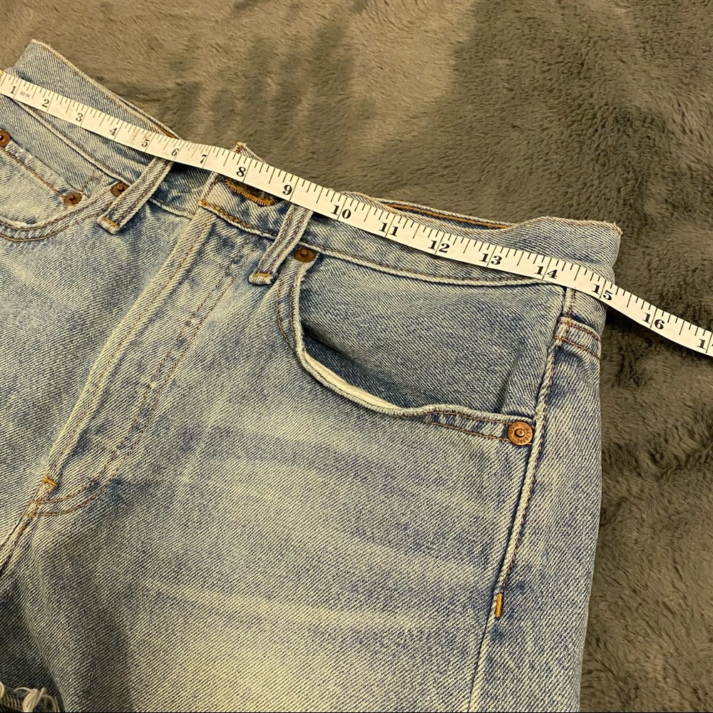 Re/Done the shorts in Dirty Destroy Button Fly - Picture 6 of 14